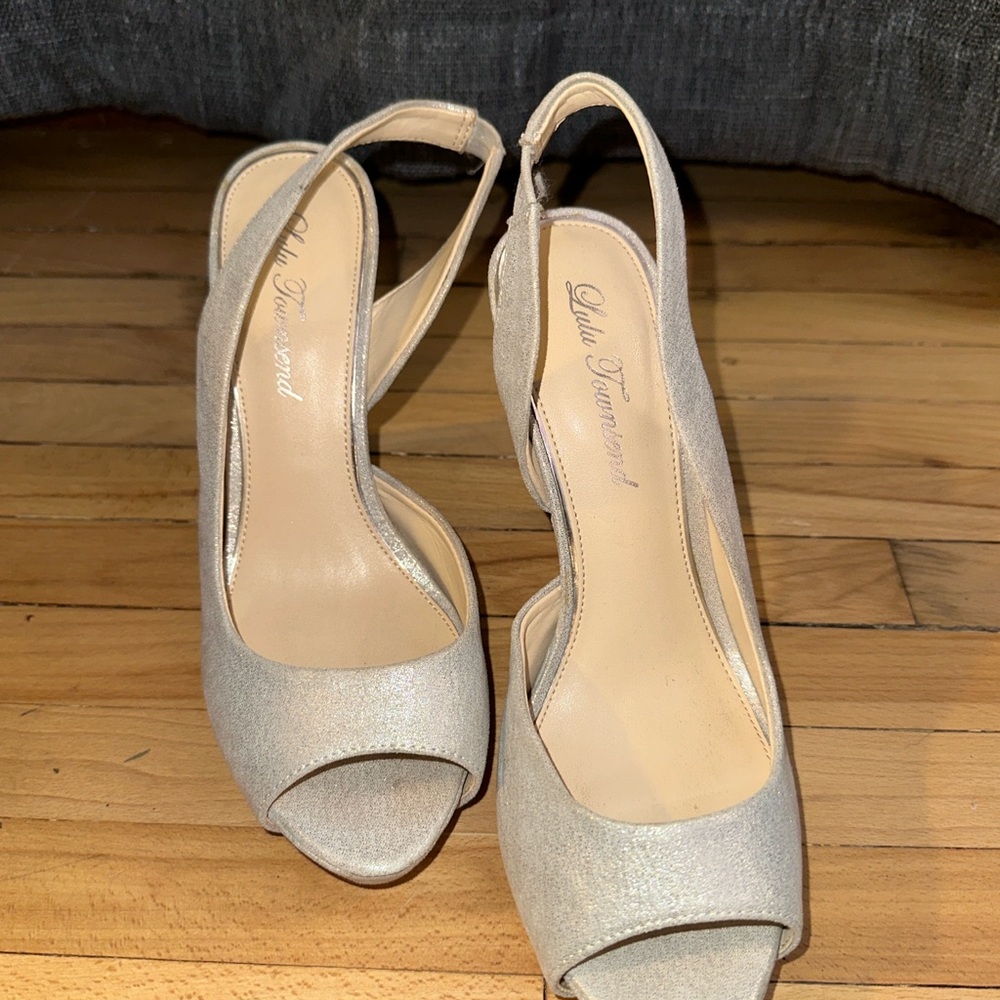 Lulu Townsend Women's Silver Peep Toe Heels